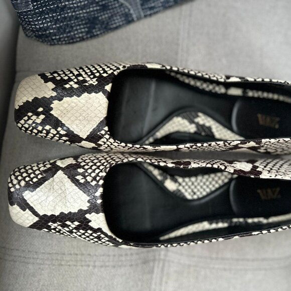 ZARA LEATHER ANIMAL PRINT BALLET FLATS - Picture 2 of 6